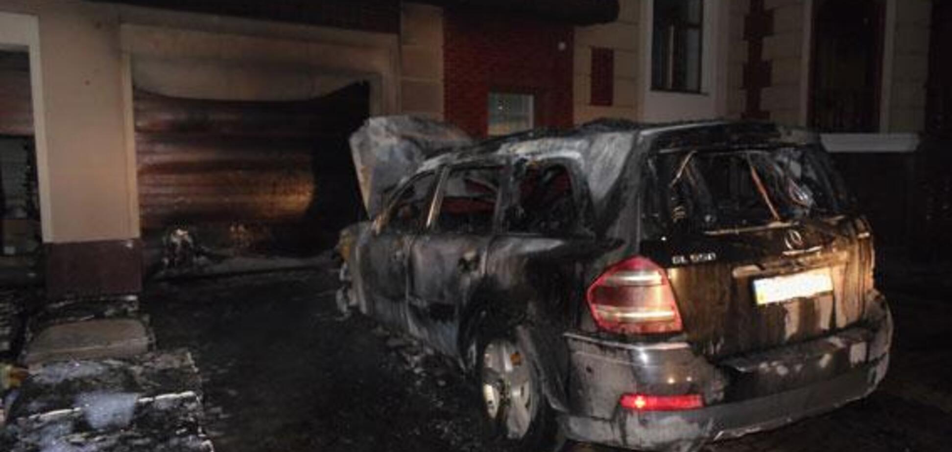 В Ривне сожгли авто скандального депутата