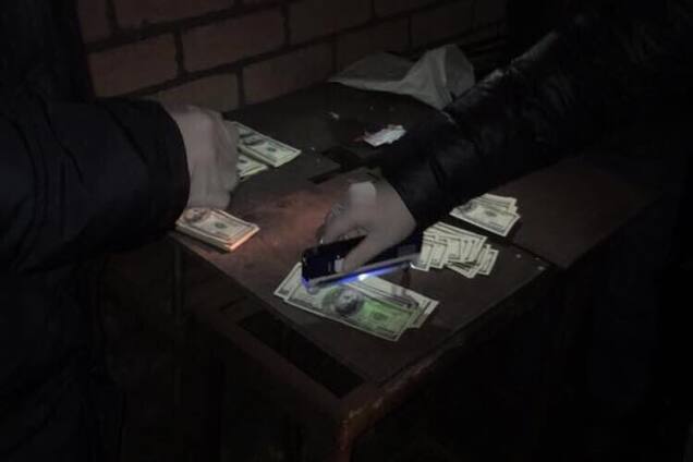 Хотела наживы: в Днепре на взятке поймали управляющую госпредприятия