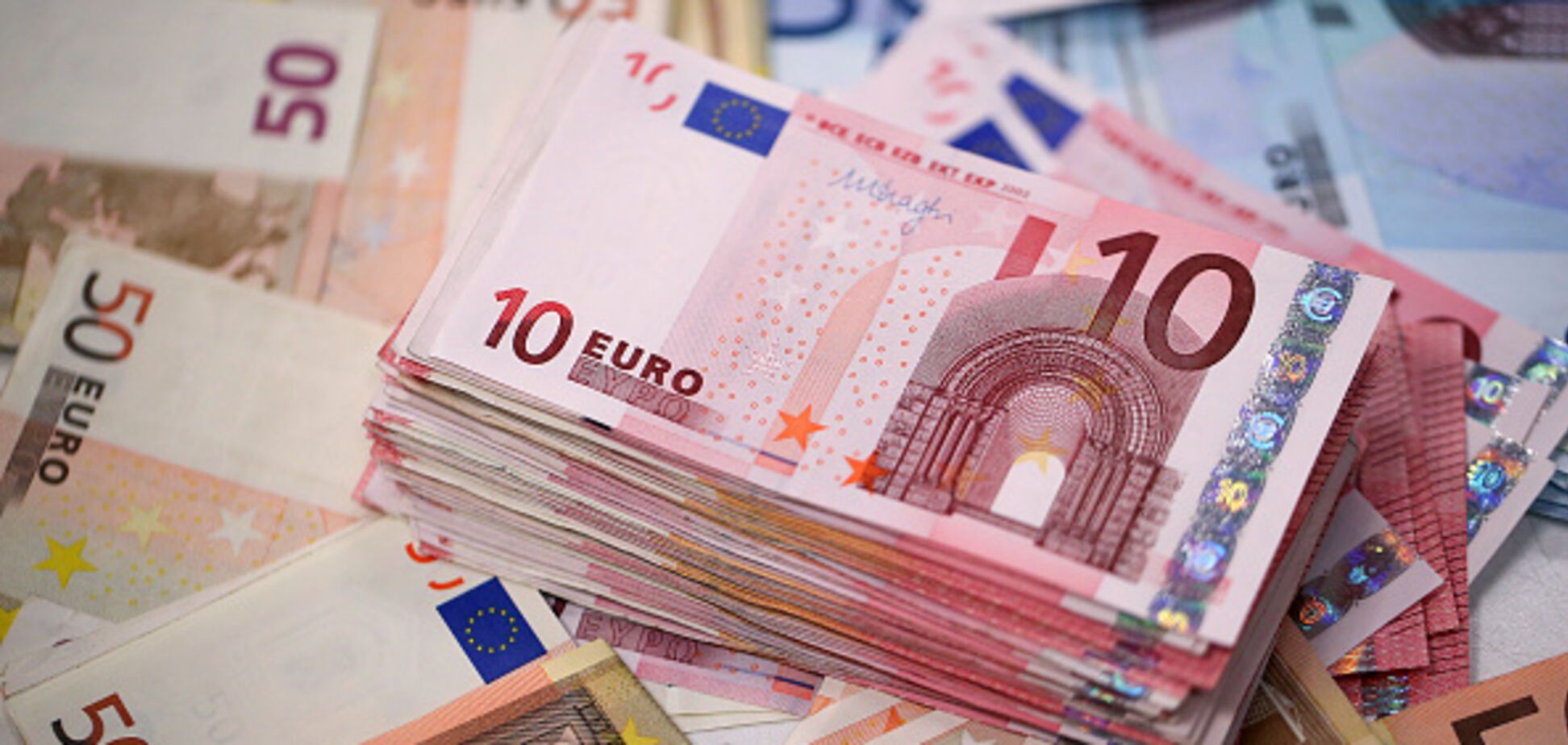 В Украине резко подскочил курс евро и доллара
