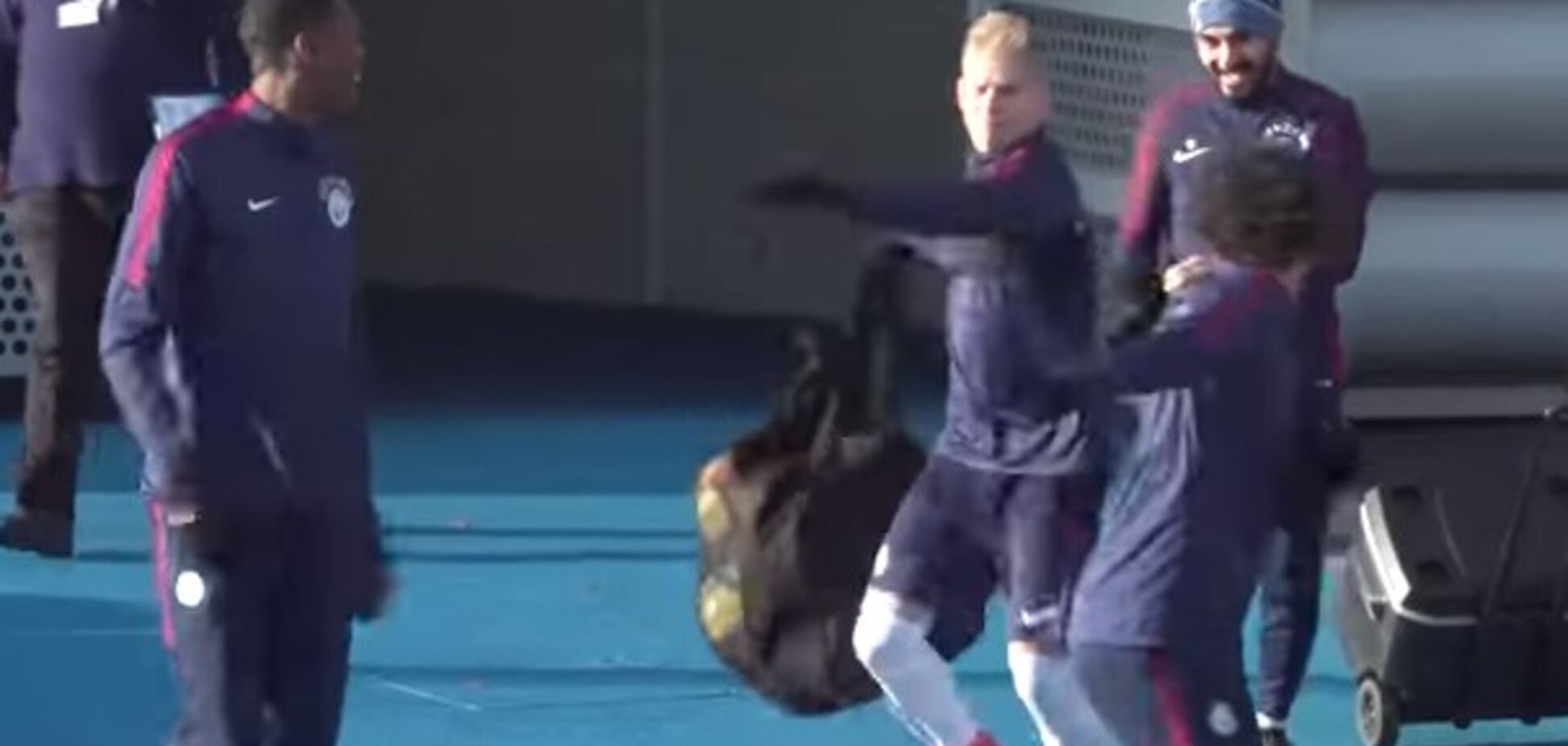 'Удирал, как антилопа!' Футболист сборной Украины устроил 'разборки' с партнером по команде: опубликовано курьезное видео