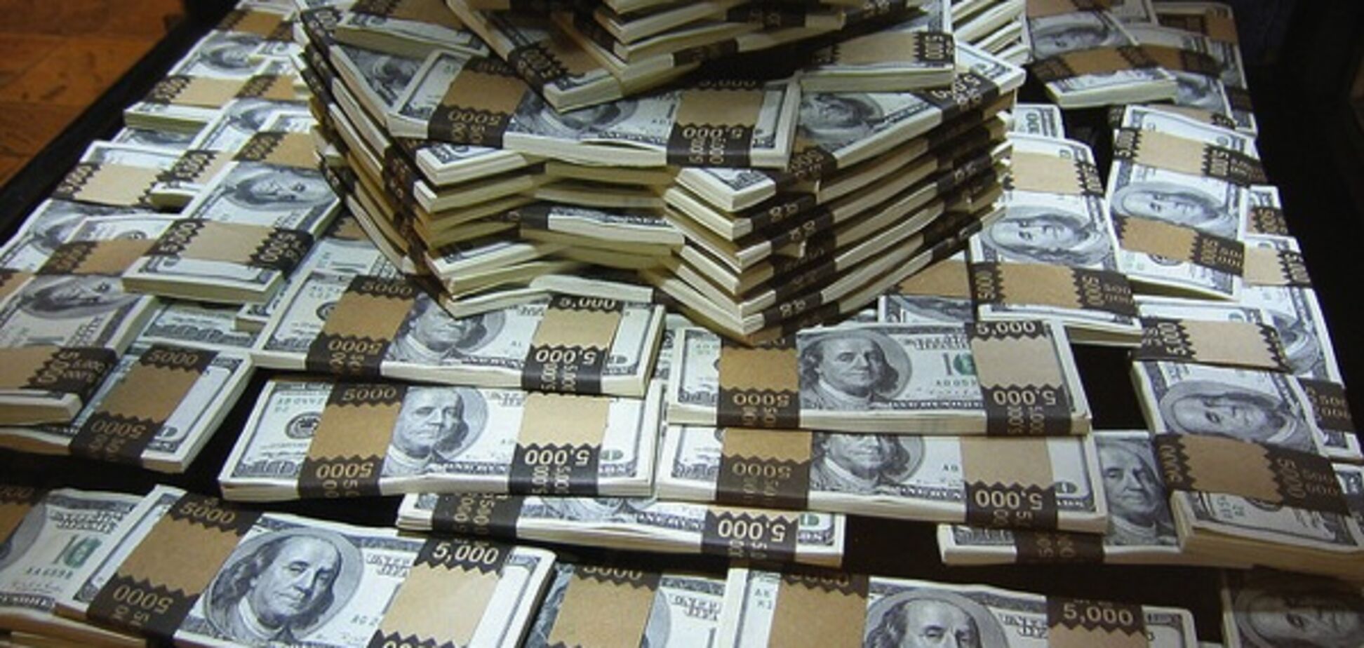 Bitcoin вам в руку: тайному магнату пришлось раздать лишние миллионы