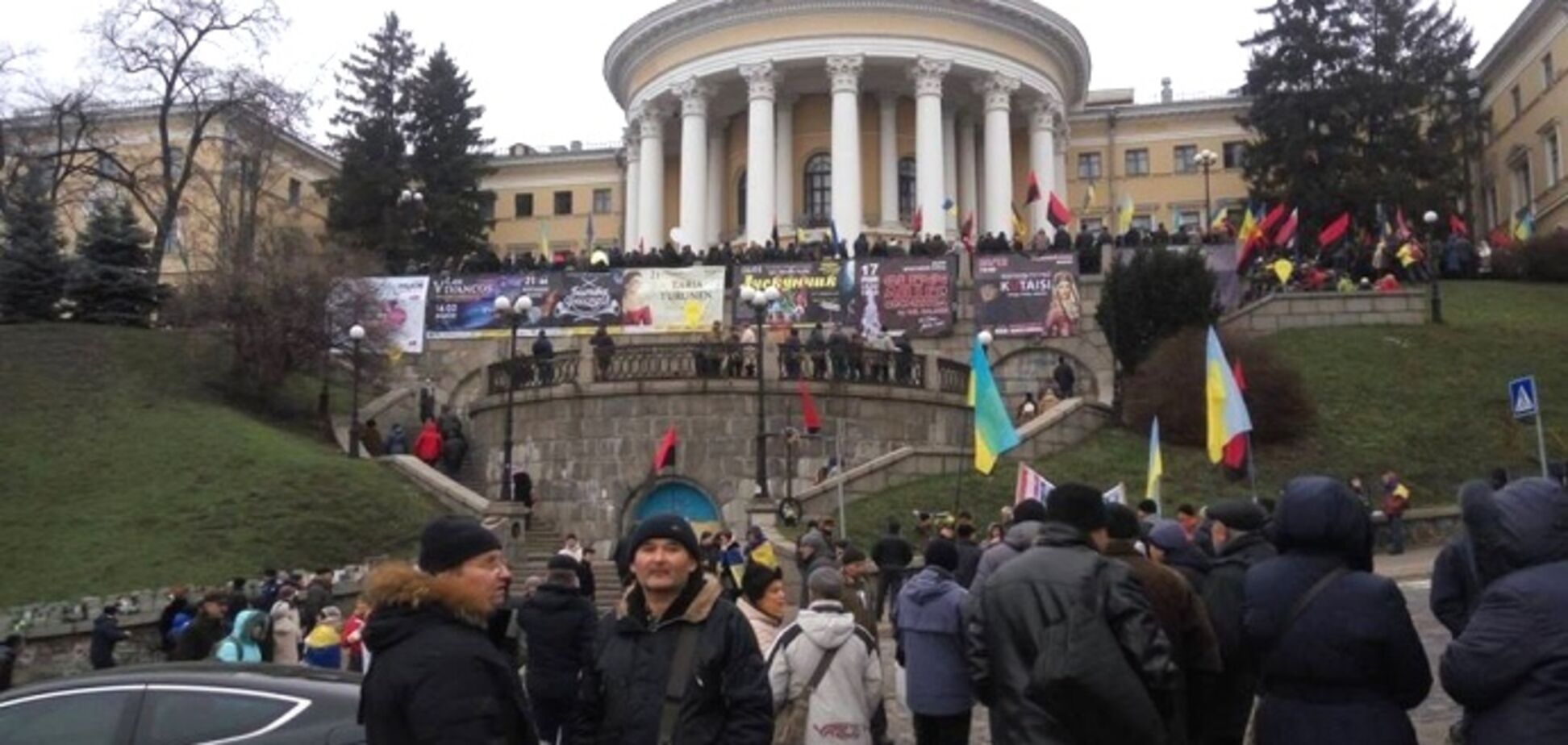 Саакашвили и Ко пытались взять штурмом Октябрський дворец во время детского утренника