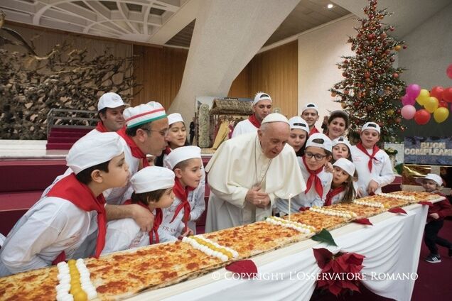 День народження Папи Франциска: хворі діти, торт і піца