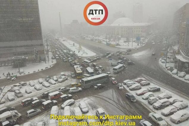 Снежный коллапс в Киеве: нардеп указал на возмутительную деталь