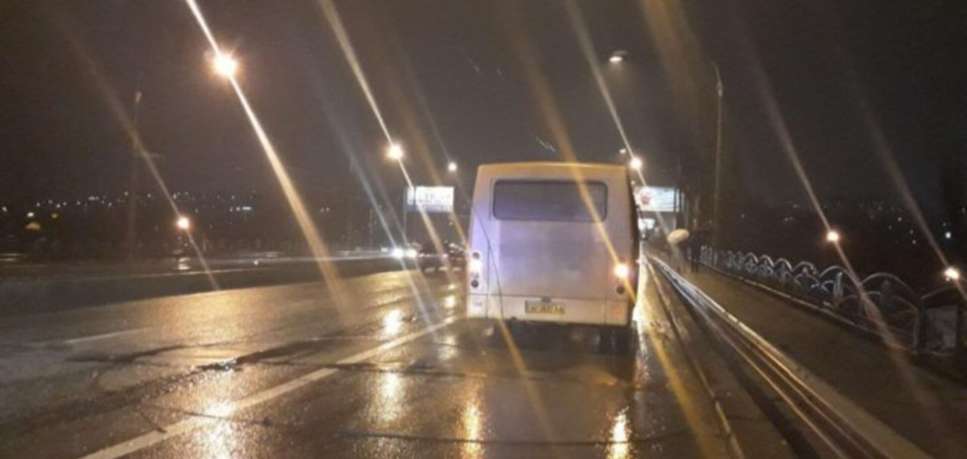 В Запорожье на дамбе троллейбус и две маршрутки попали в аварию (ФОТО)