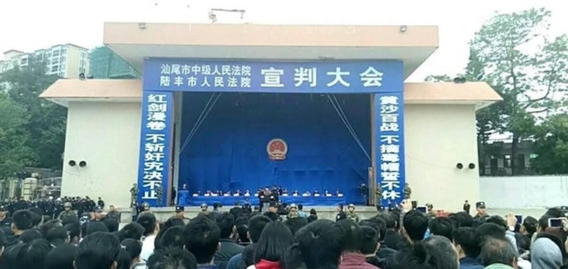 Запрошували через соцмережі: в Китаї з публічної страти влаштували шоу