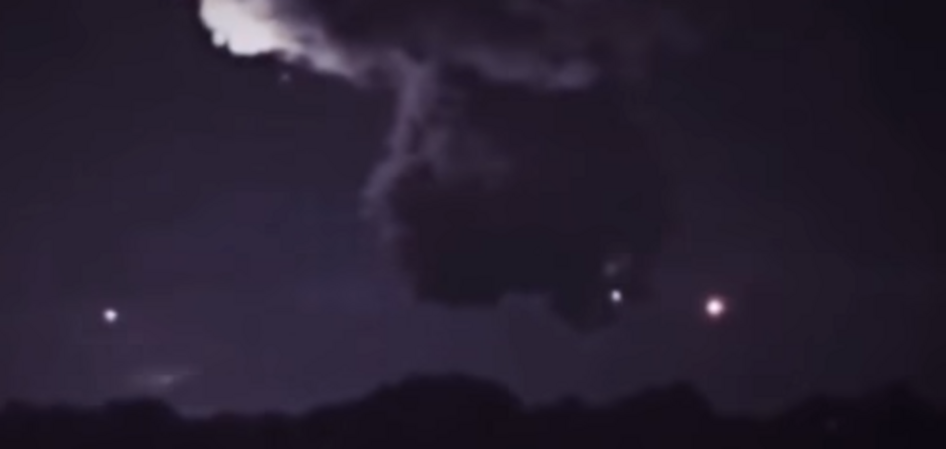 Заряжались от облака: в Австралии сняли на видео сразу несколько НЛО