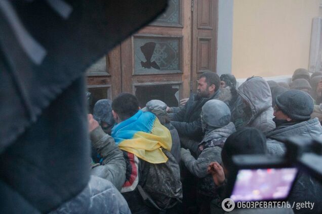 Точка неповернення: Саакашвілі залишився один?