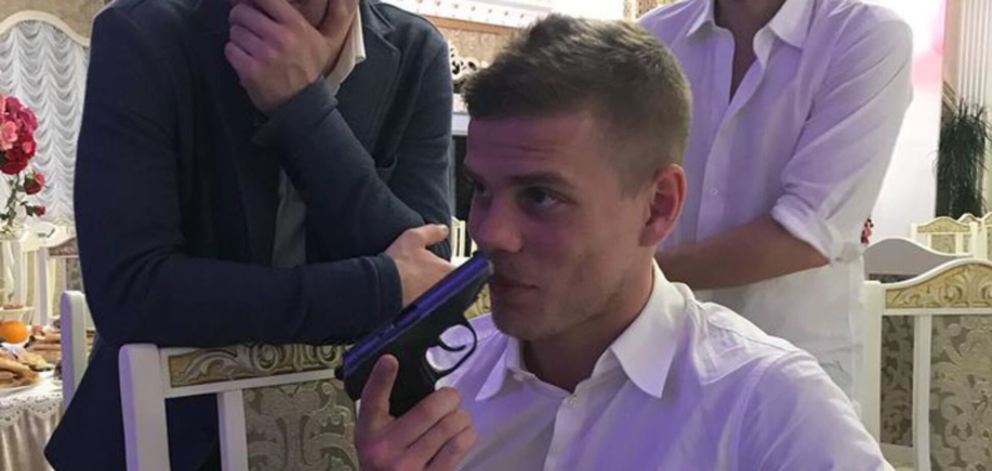 Зірковий футболіст збірної Росії влаштував стрілянину на весіллі: момент потрапив на відео