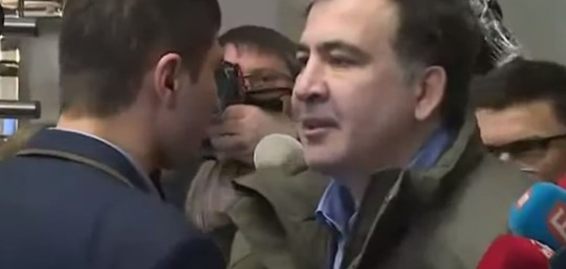 'Заткнитесь!' Саакашвили устроил истерику в прокуратуре