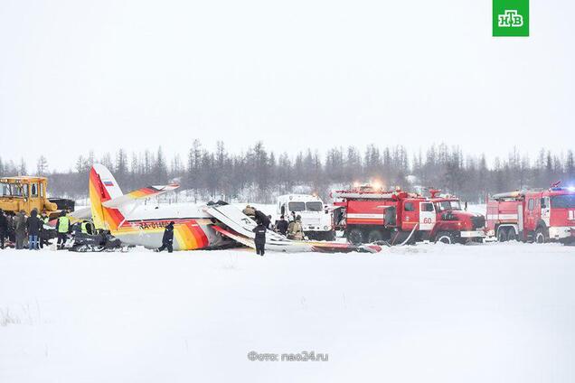 В России разбился пассажирский самолет: момент падения попал на видео