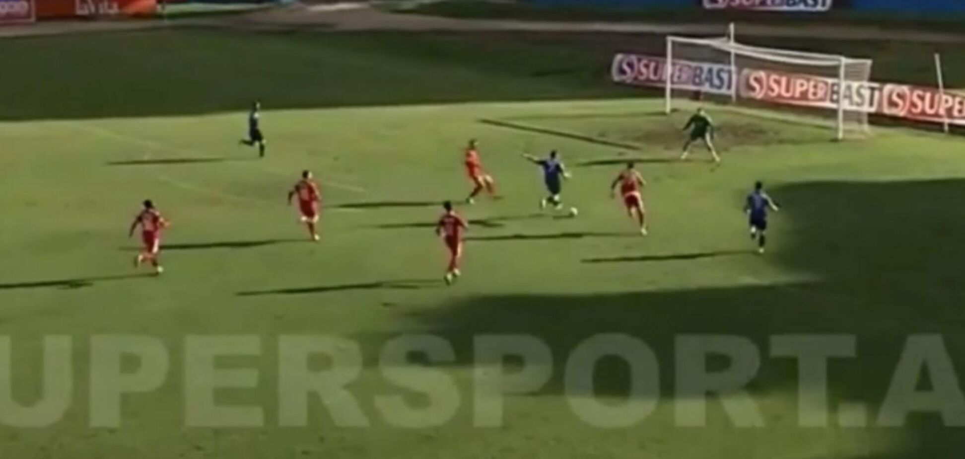 Албанський футболіст забив приголомшливий гол в стилі Мессі, обігравши пів команди суперника: відео шедевра