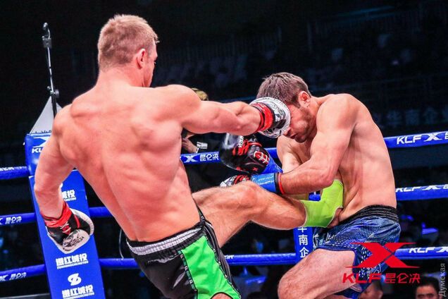 Український кікбоксер ефектно нокаутував росіянина в першому раунді на престижному турнірі: опубліковано відео