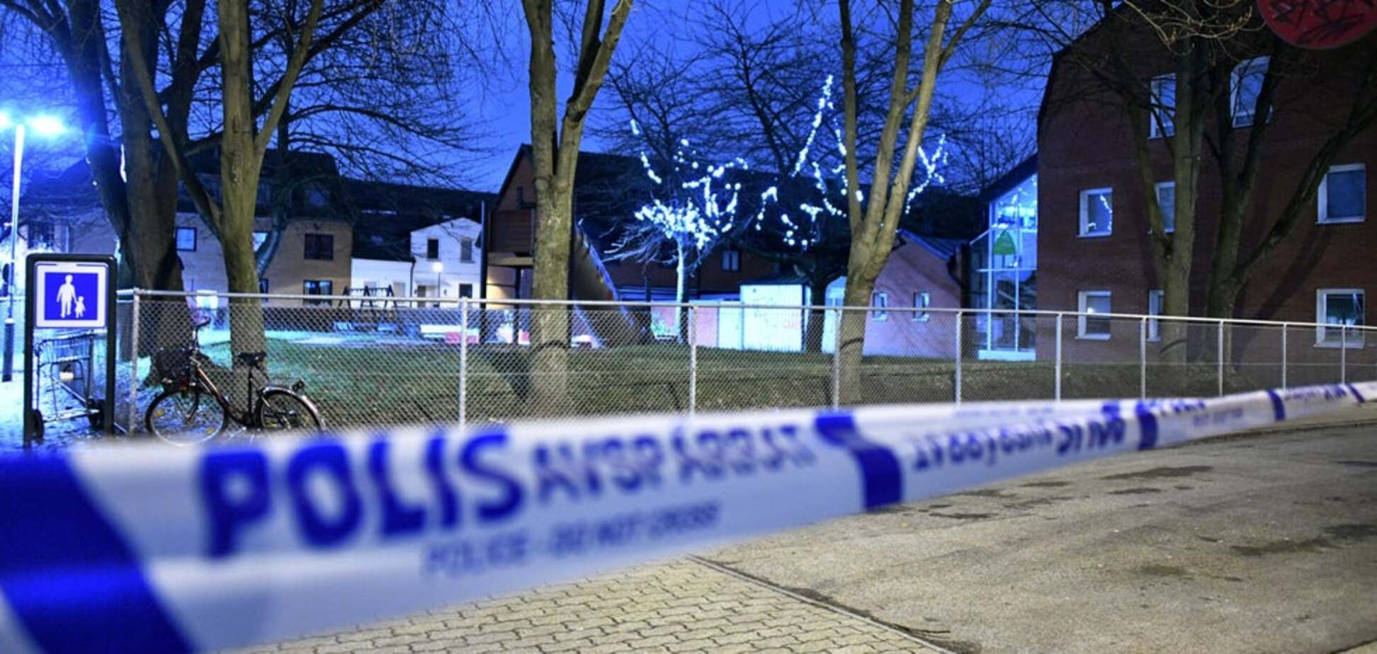 Изнасиловали и подожгли: в Швеции произошел жуткий инцидент на детской площадке