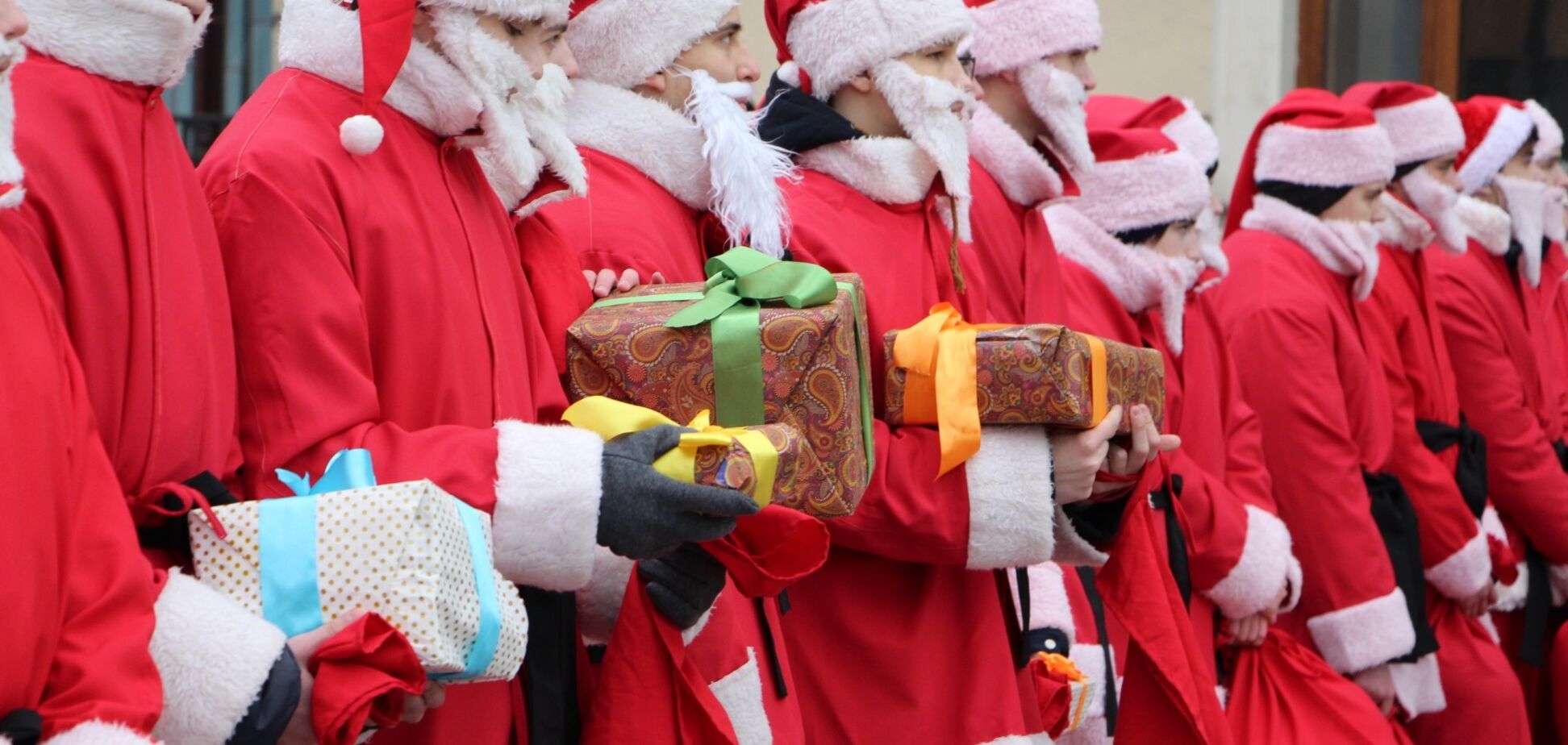 На запорожские улицы вышли более полусотни Дедов Морозов