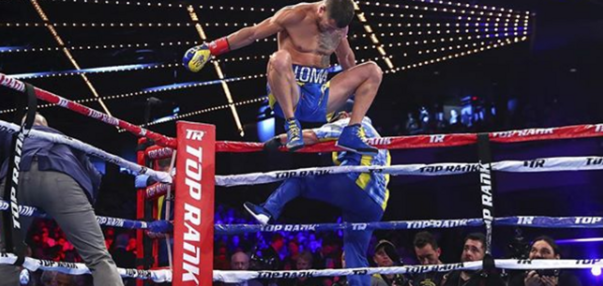 Дедуля на костылях: Ломаченко убойно потроллил легендарного Мейвезера - яркое видео