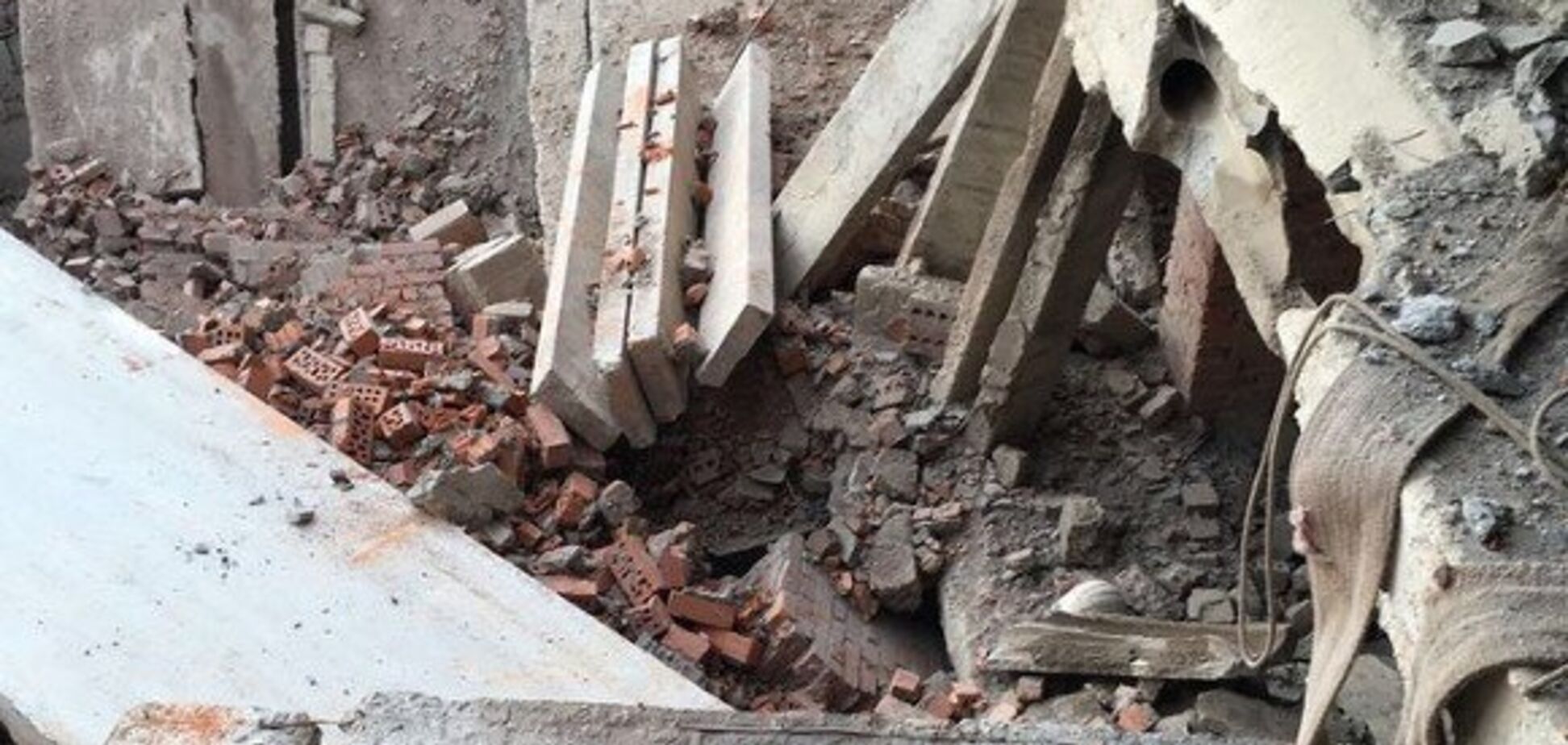 З'явився тріск і все впало: в Росії обвалилась стіна житлового будинку