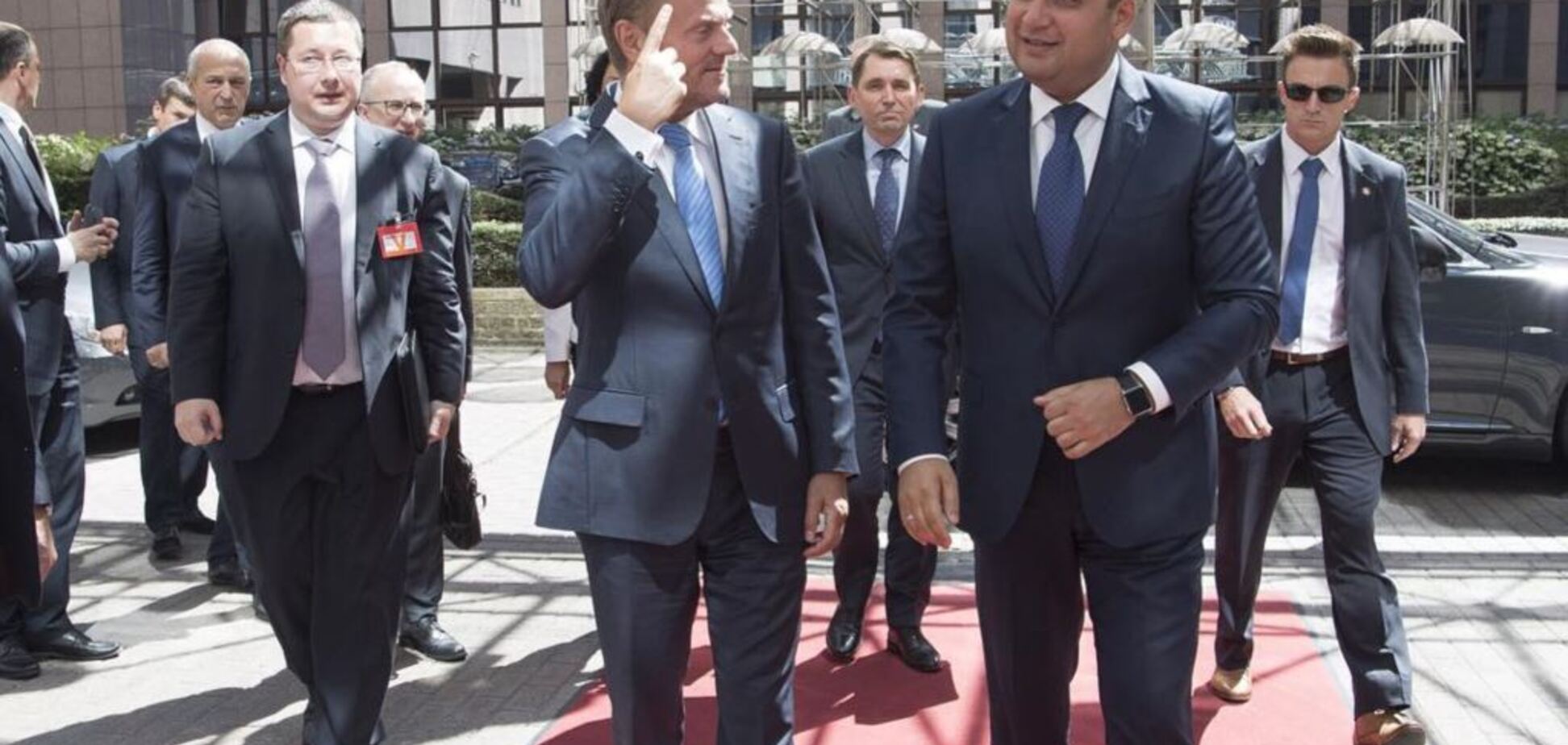 Российский шпион в Кабмине: опубликованы фото Ежова с топ-политиками мира