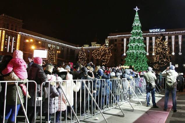 Філатов запалив вогні головної ялинки Дніпра: чарівні фото