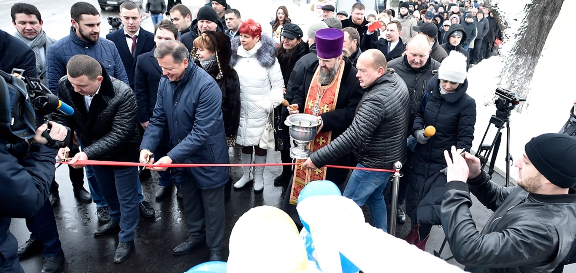 'Это вне политики': Ляшко и Омелян открыли 'мост жизни' на Киевщине