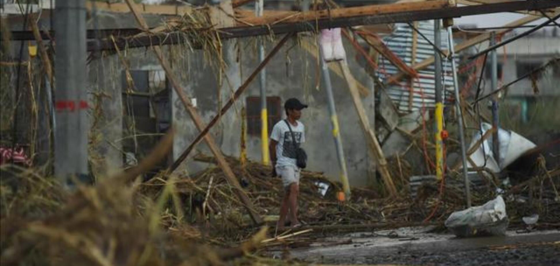 На Філіппіни обрушився смертоносний шторм і пожежа: сотні загиблих