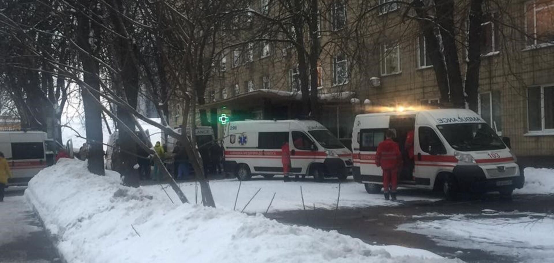 Ноете, что все бедные и несчастные? А в городе миллион машин, в супермаркетах пройти нельзя