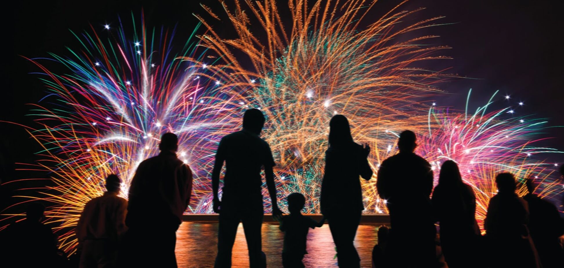 Фейерверки на Новый год: чем опасны и как избежать травм и ожогов