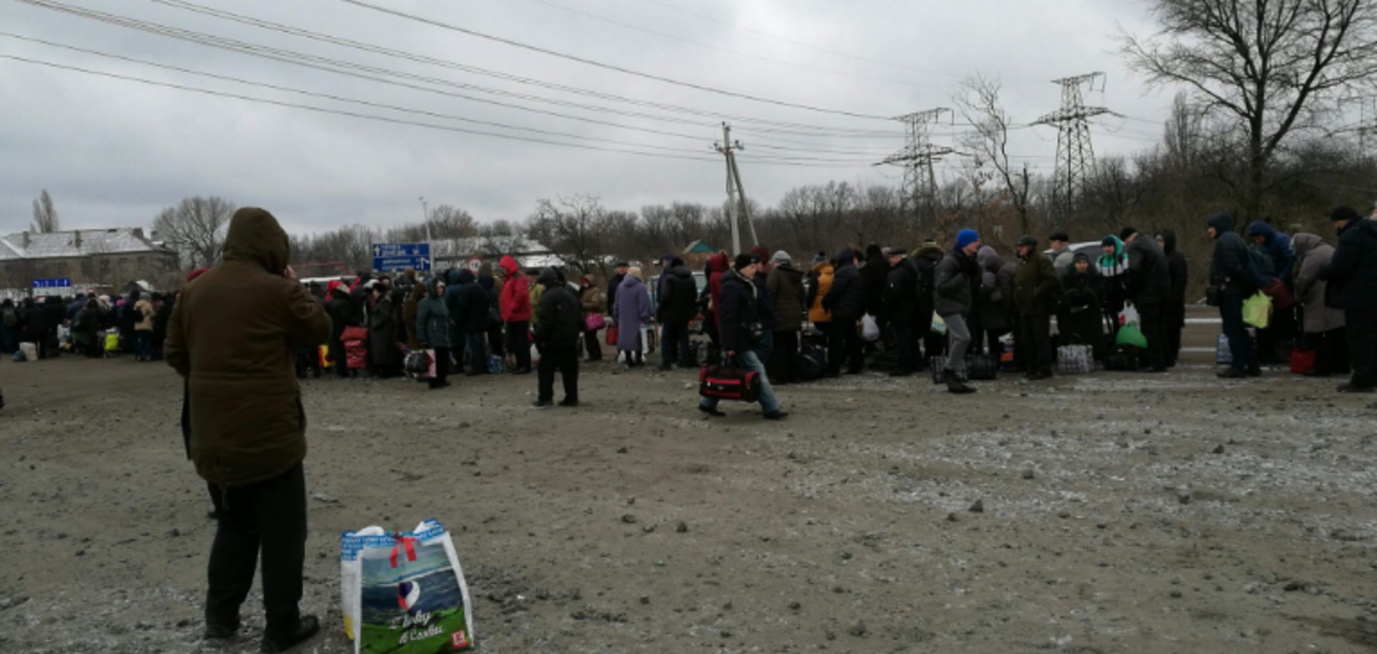 Похмурий Святвечір на КПВВ Донбасу викликав люту суперечку в мережі