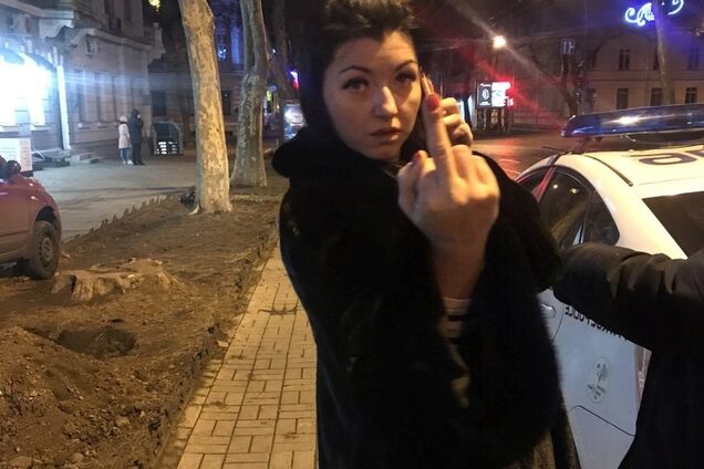 Пьяная подчиненная мэра Одессы напала на полицию: Труханов сообщил решение