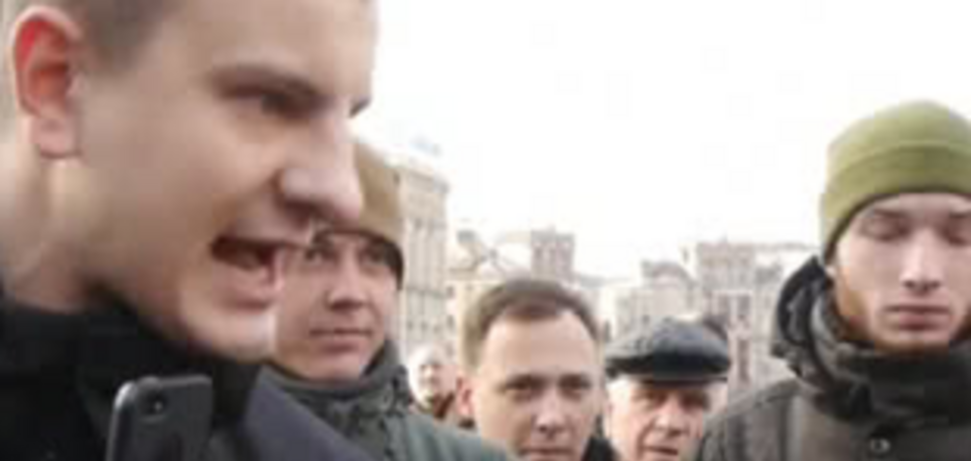 В Киеве активист плюнул в лицо главреду 'Страны'