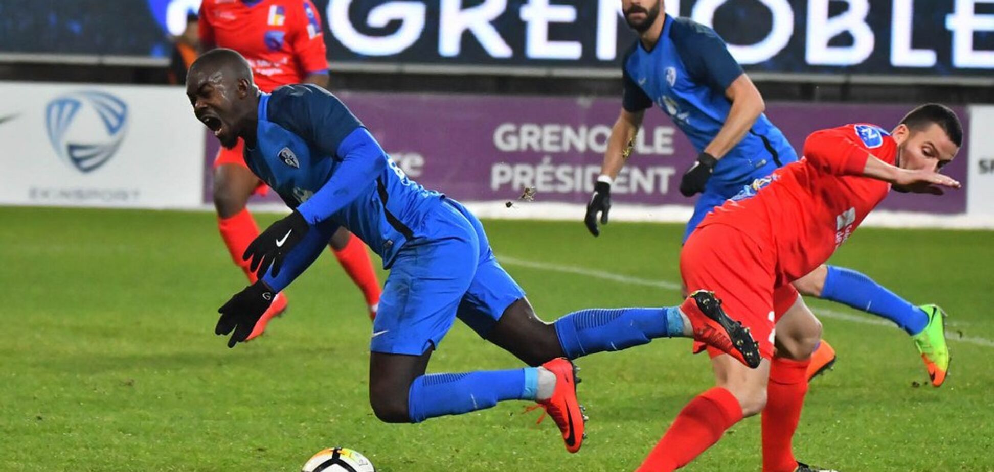 Мистика сезона: футболисты французского клуба не забили шесть пенальти подряд - опубликовано видео