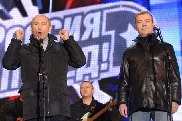 'Отвратительные рожи': в сети высмеяли крымский портрет Путина и Медведева