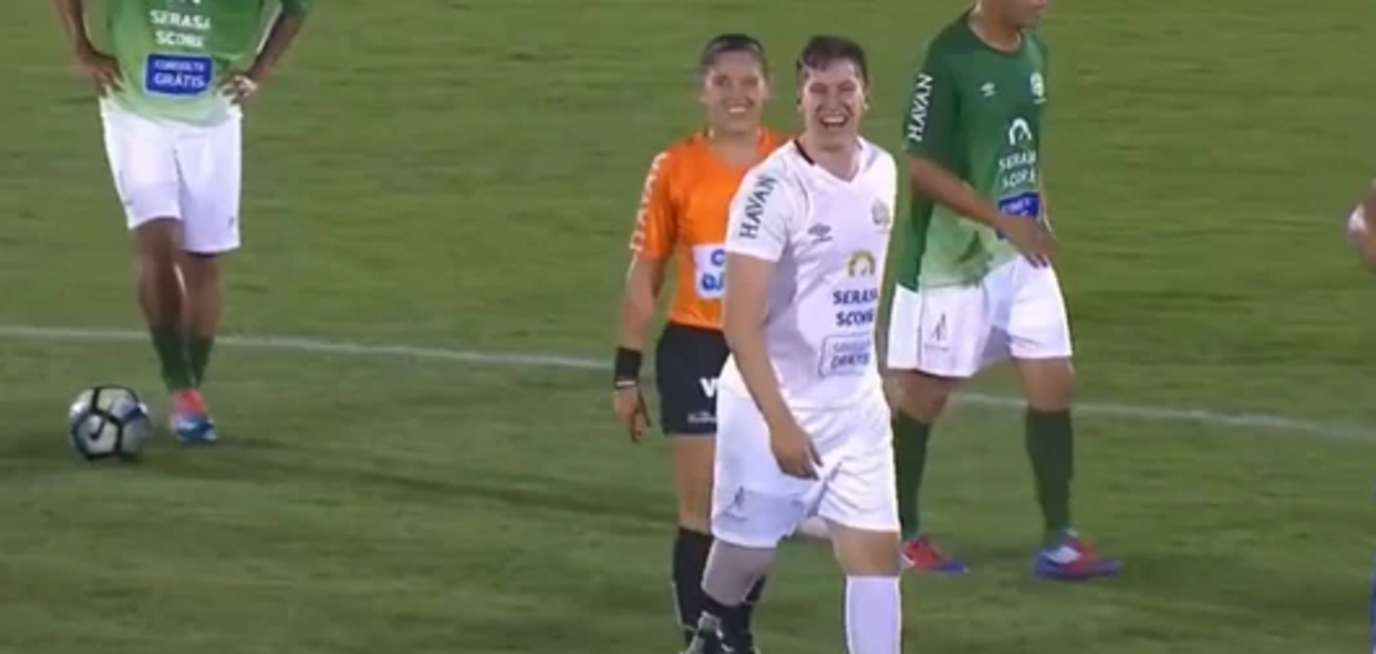 Воротар 'Шапекоенсе', що вижив в авіакатастрофі, забив гол протезом: опубліковано відео