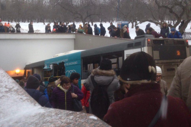 У Москві автобус влетів в підземний перехід