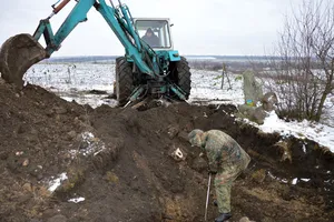 Черепи розбиті навпіл: під Вінницею знайшли моторошне масове поховання