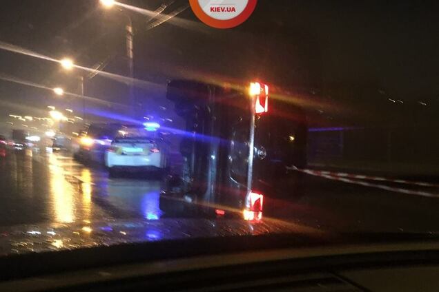 ДТП с 'людьми высшего сорта' и опрокидыванием в Киеве: телохранители атаковали журналистов