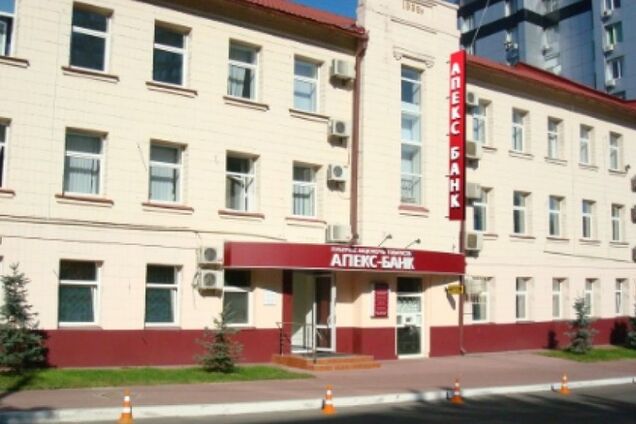 В Украине лопнули два известных банка