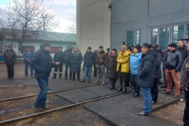 Підняти зарплату на 100%: залізничники вийшли на протест проти 'Укрзалізниці'