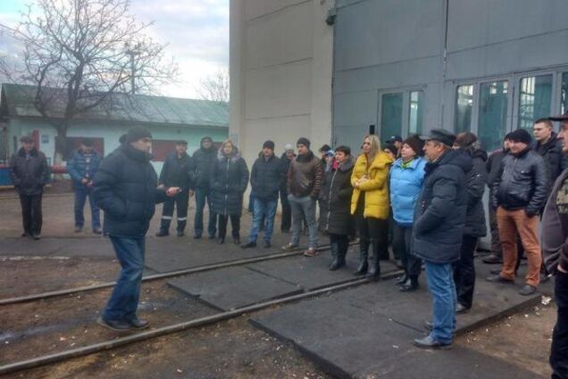 Поднять зарплату на 100%: железнодорожники вышли на протест против 'Укрзалізниці'