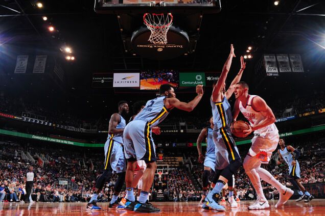 Гравець збірної України допоміг своїй команді вирвати важку перемогу в НБА: опубліковано відео