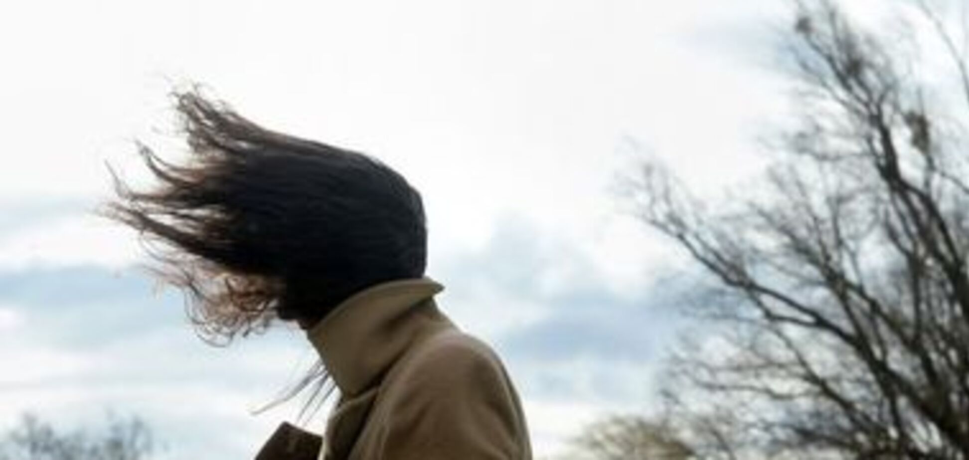 штормовой ветер, девушка