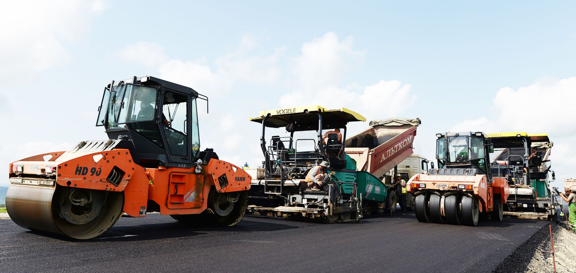 Масштабный ремонт дорог: как украинцы дают фору иностранным компаниям