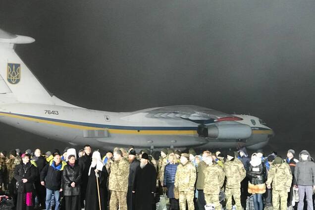 Пиар? А вы подумали, как после этого пиара будет сидеться тем, кто еще в плену?