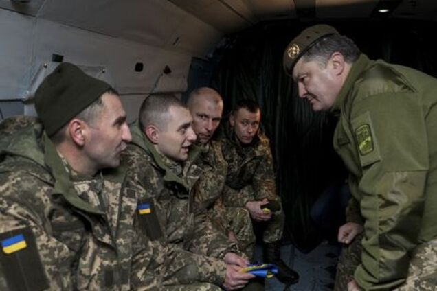 Петр Порошенко и освобожденные пленные