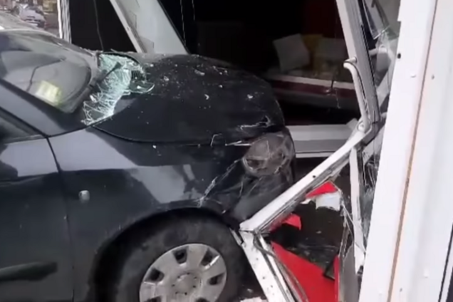 Притиснув машиною до холодильника: з'явилися страшні подробиці ДТП із трирічною дитиною в Києві