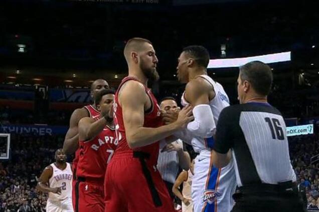 Один из лучших баскетболистов мира закатил истерику во время матча НБА: видеофакт