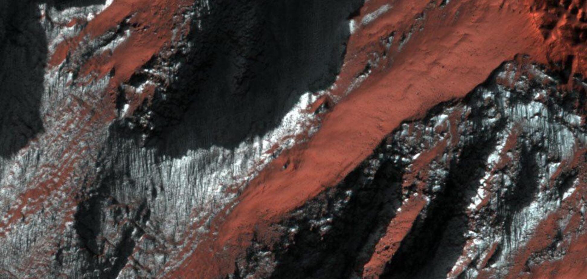 На Марс прийшла зима: NASA показало неймовірні фото Червоної планети