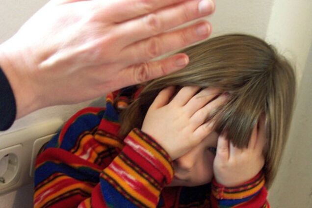 Угрожала бить ребенка по лицу: в сети разгорелся скандал из-за поборов