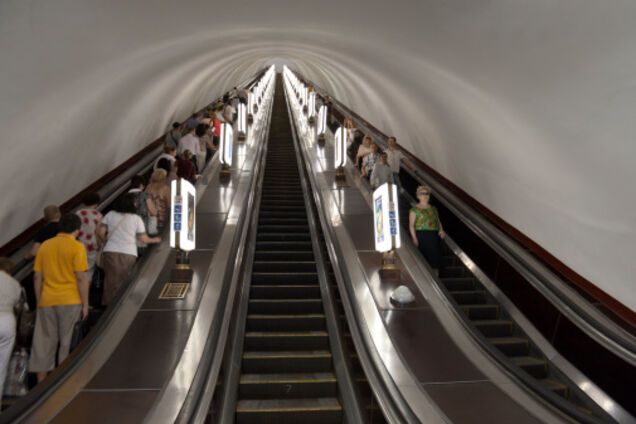 'Долго изучал список станций': в метро Киева засняли депутата Рады