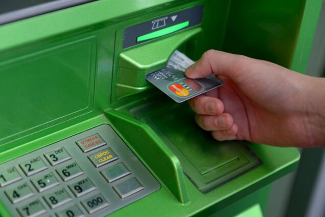 Блокировка счетов переселенцев: в ПриватБанке сделали важное заявление